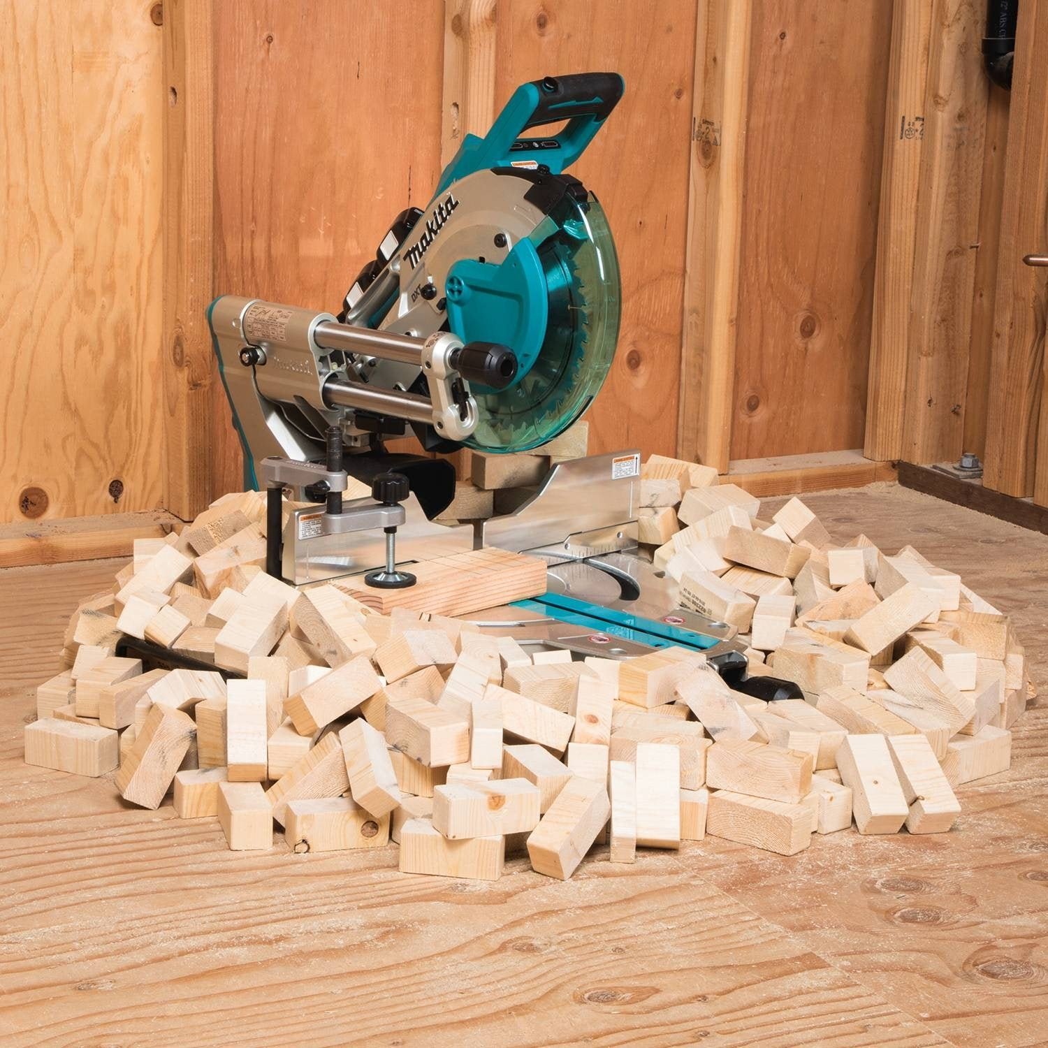 Makita XSL06PT 18V x2 LXT Lithium-Ion (36V) Brushless Cordless 10″ Dual-Bevel Sliding Compound Miter Saw with Laser Kit (5.0Ah)
