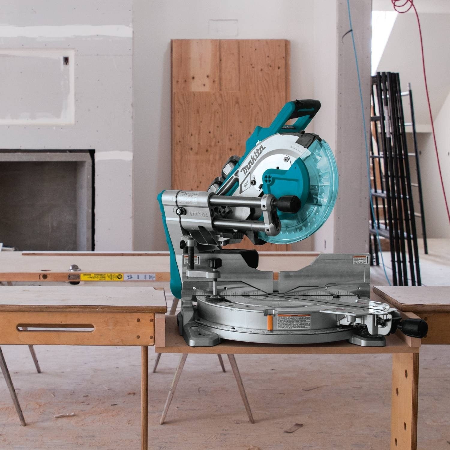 Makita XSL06PT 18V x2 LXT Lithium-Ion (36V) Brushless Cordless 10″ Dual-Bevel Sliding Compound Miter Saw with Laser Kit (5.0Ah)