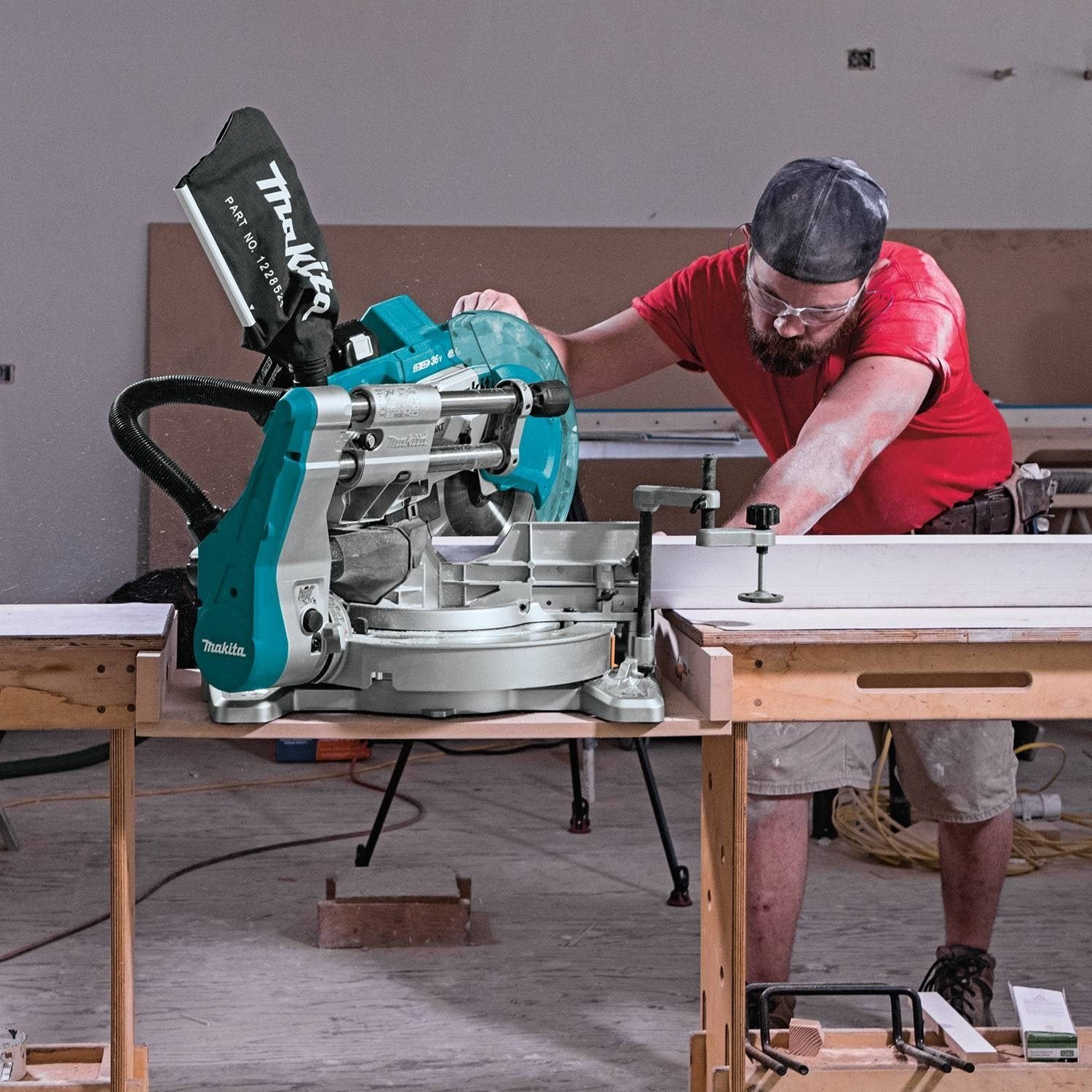 Makita XSL06PT 18V x2 LXT Lithium-Ion (36V) Brushless Cordless 10″ Dual-Bevel Sliding Compound Miter Saw with Laser Kit (5.0Ah)
